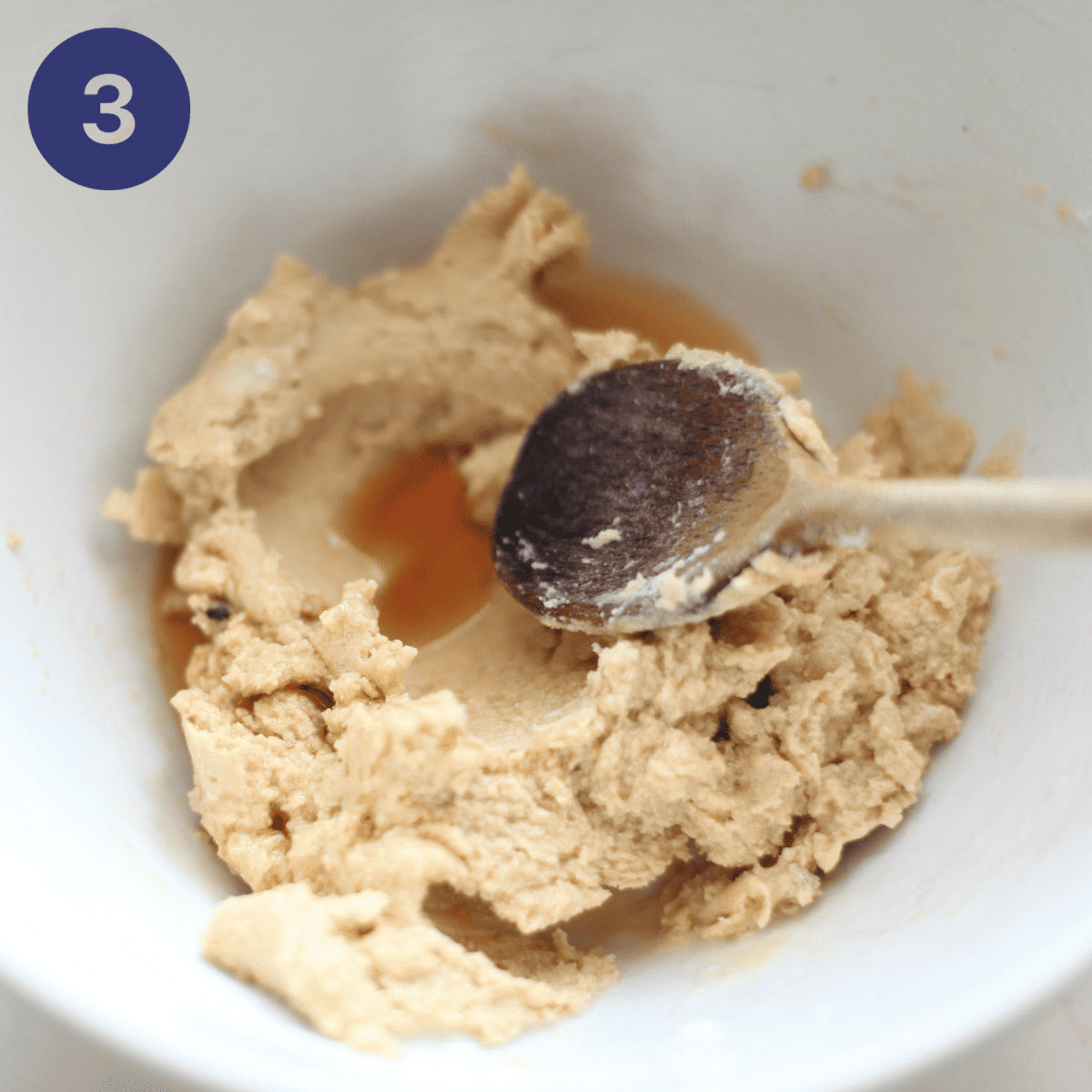 Adding vanilla extract to cookie dough