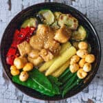 A tofu bowl with chick peas and green beans