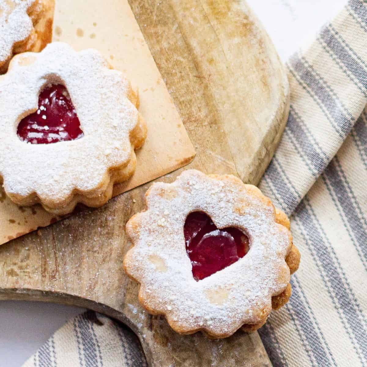 How to Make Vegan Agave Syrup Linzer Cookies