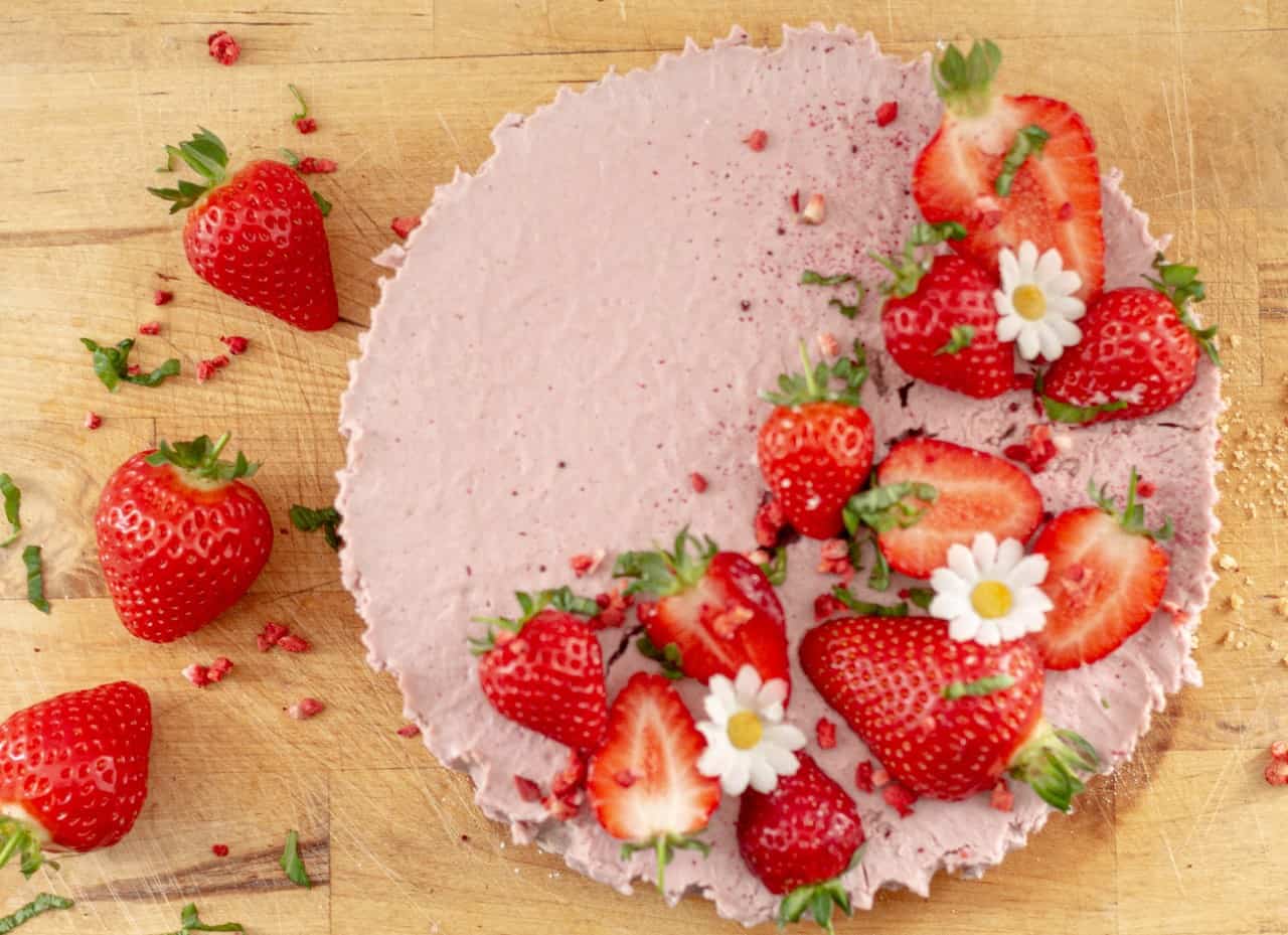 Vegan No Bake Strawberry Cream Pie