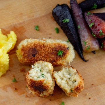 How to make vegan Glamorgan Sausages