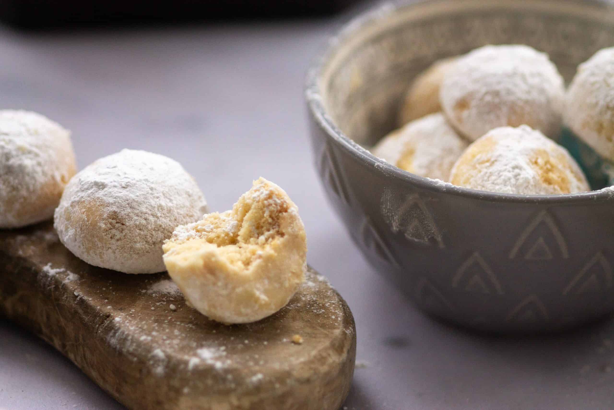 A bowl of Russian Teacakes