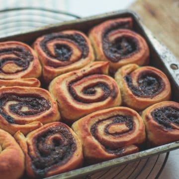 A tray full of vegan cinnamon rolls