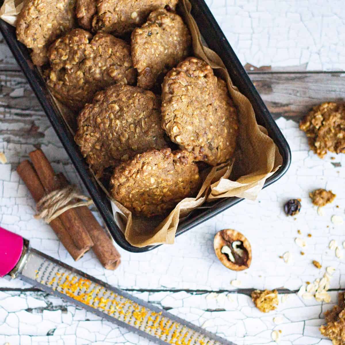 Vegan Oatmeal Raisin Cookies