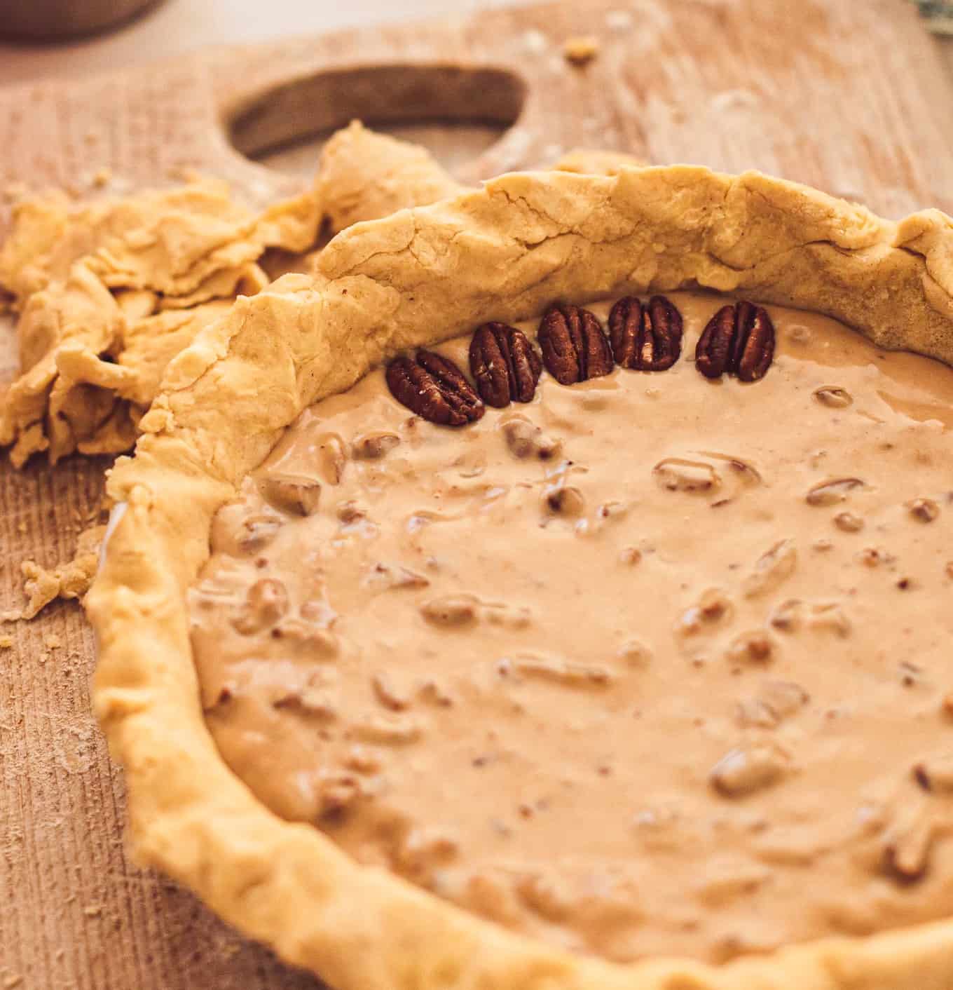 Decorating a pecan pie