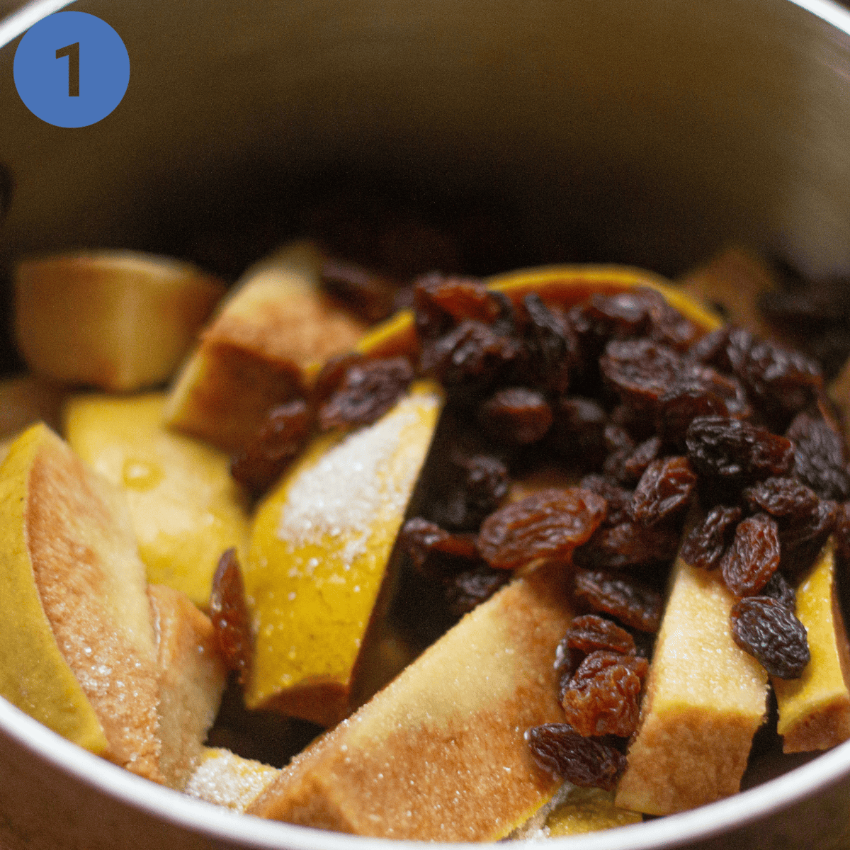 Simmering quinces and raisins in a pan.