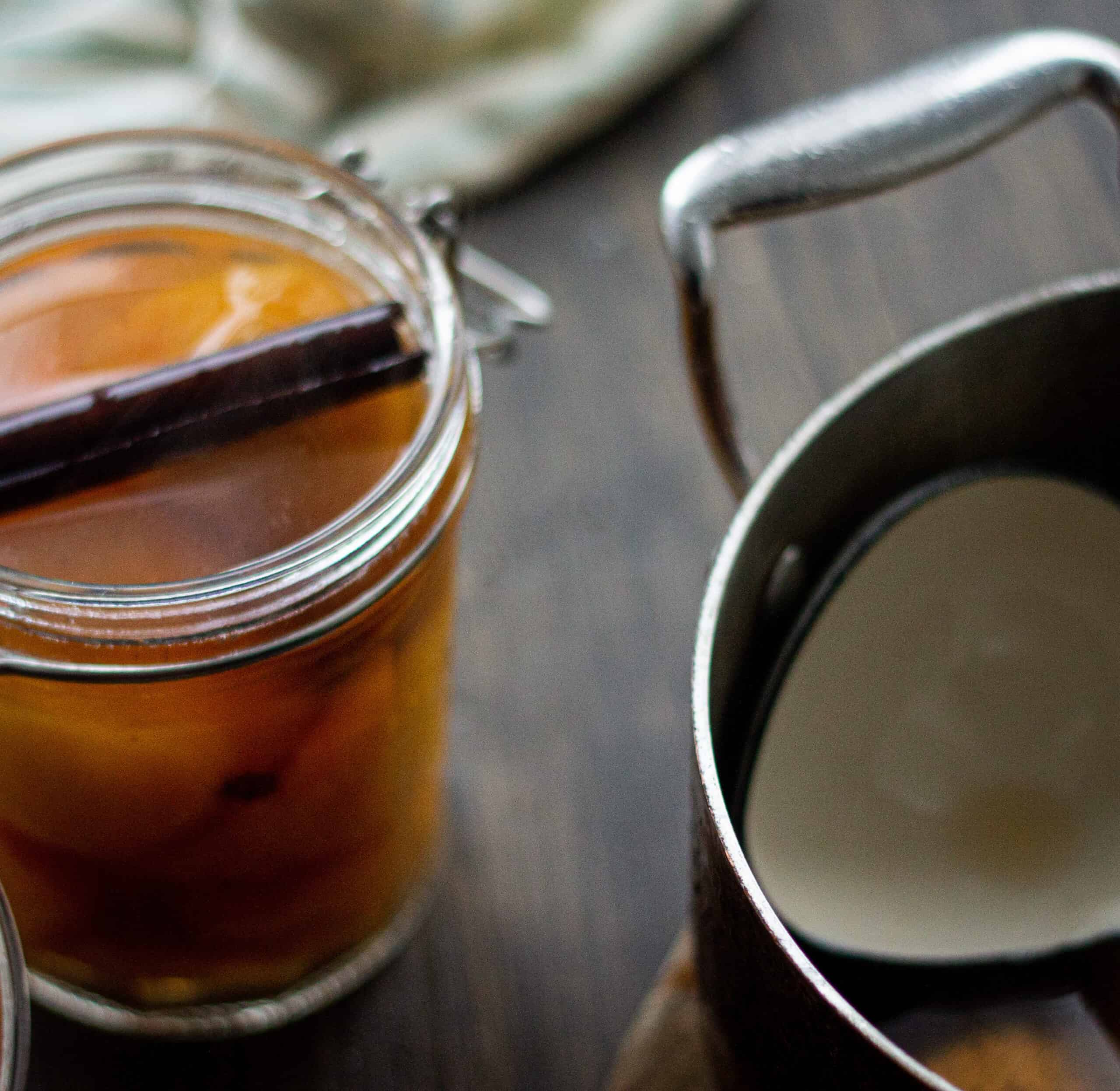 Covering spiced peaches with syrup