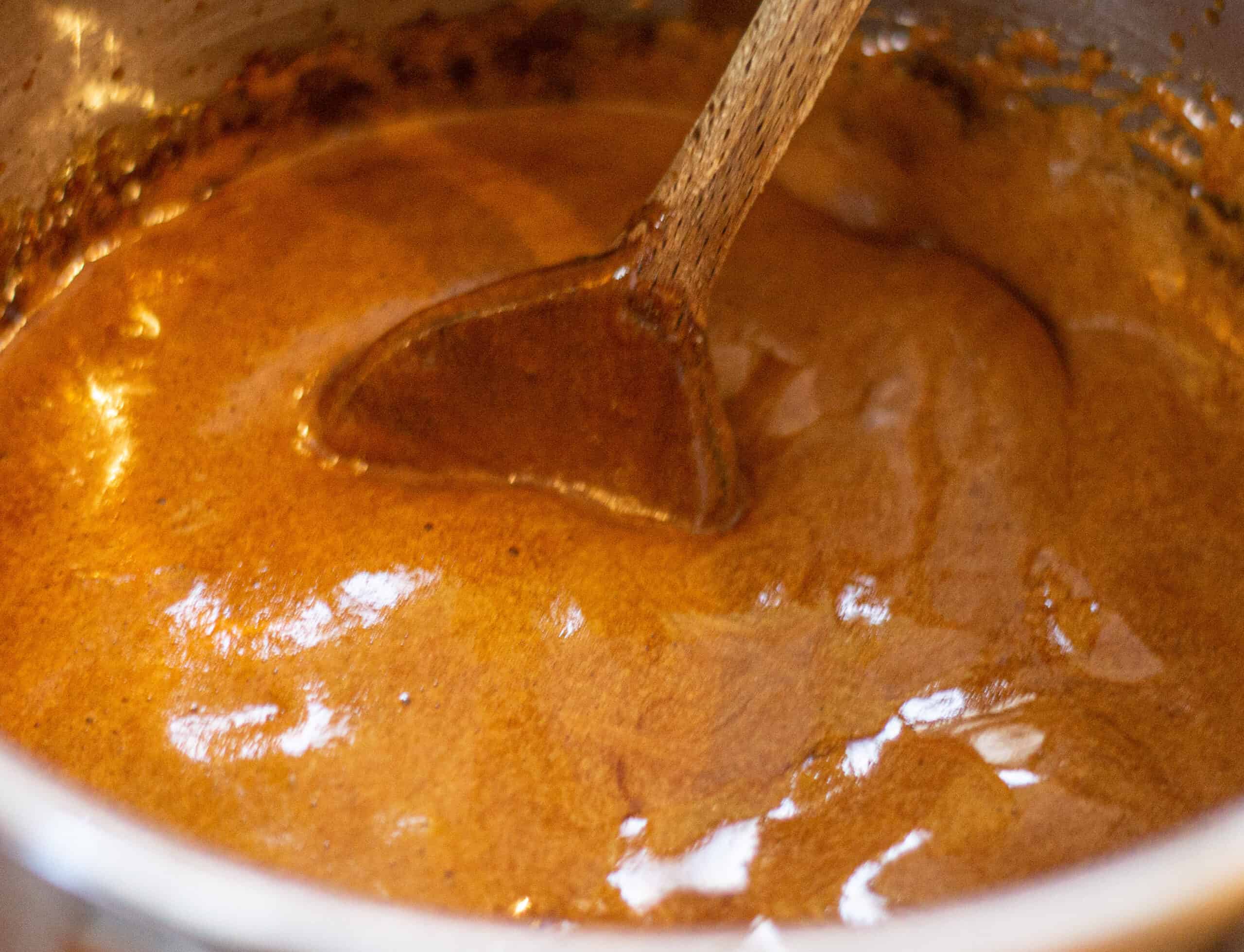 Adding bicarbonate of soda to caramel