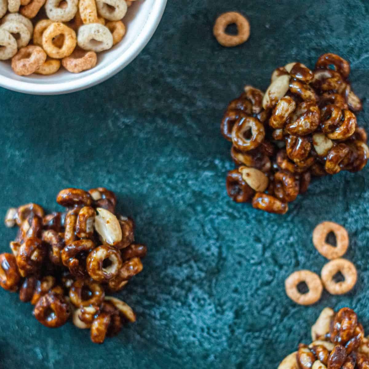 Easy No-Bake Vegan Cheerio Peanut Treats