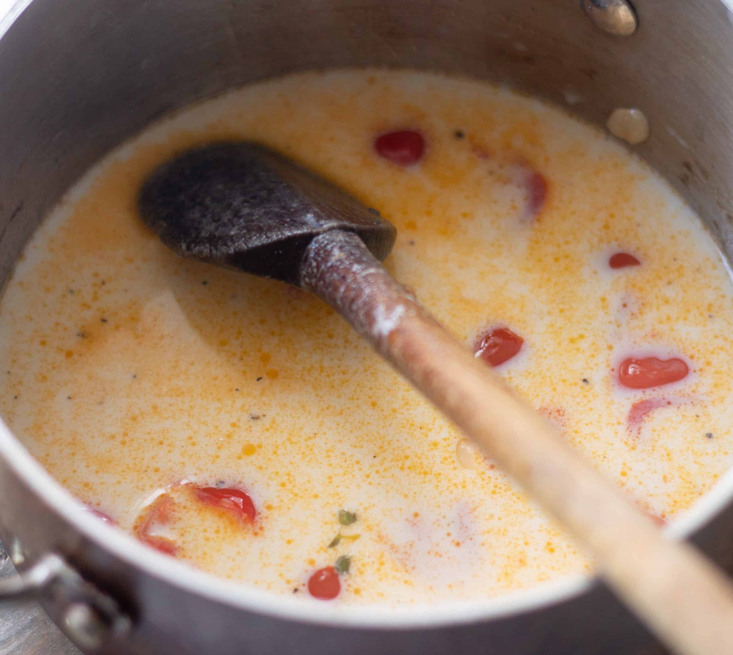 Adding cream to carbonara sauce