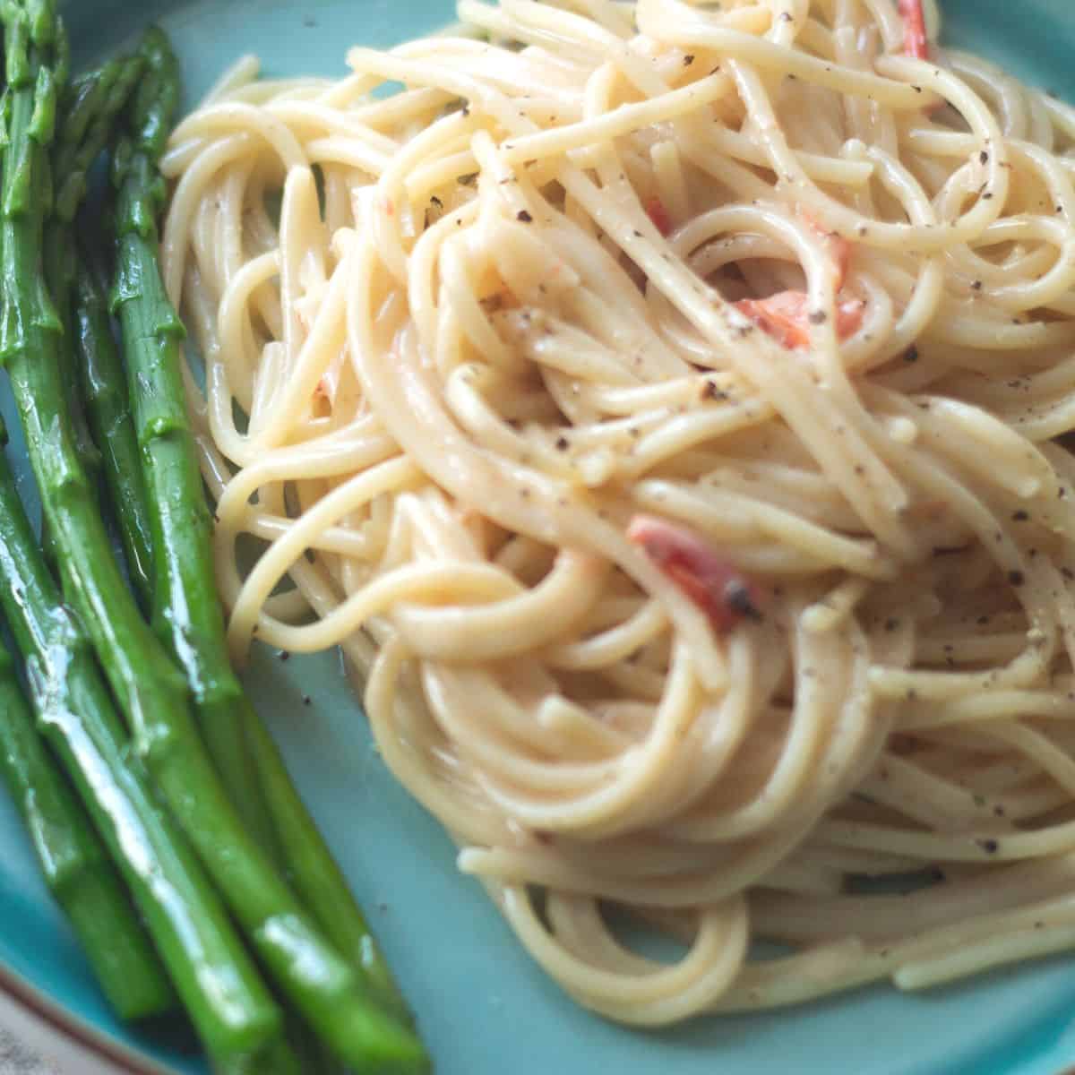 Spaghetti Carbonara with asparagus