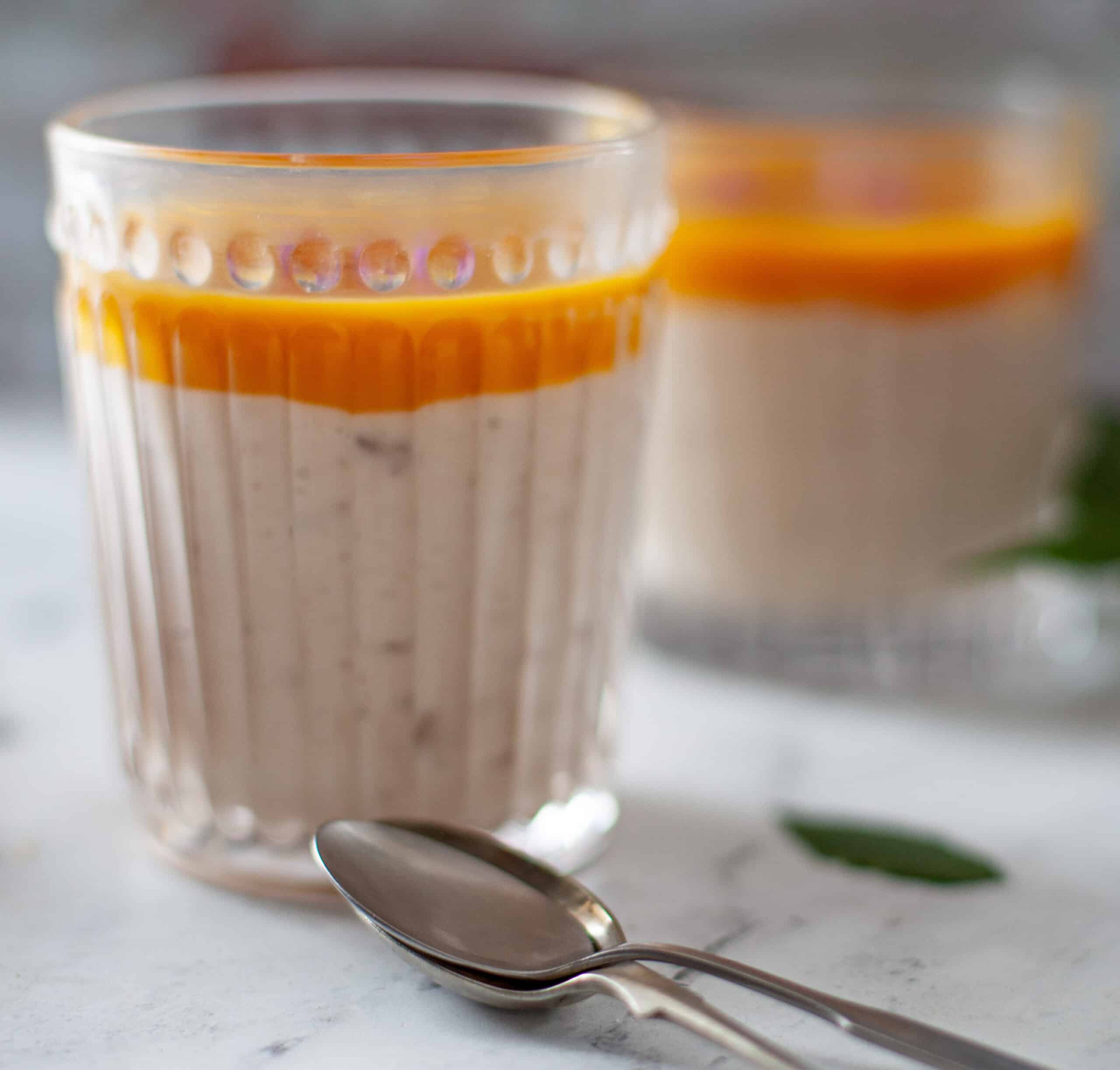 Tapoioca Pudding in glasses with mango