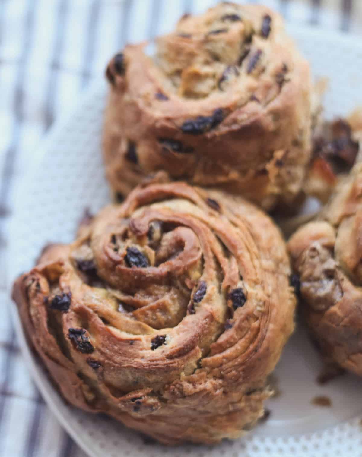 Lardy cakes on a plate.